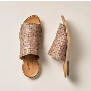 CYDWOQ Amanthus Leather Mules with Woven Design